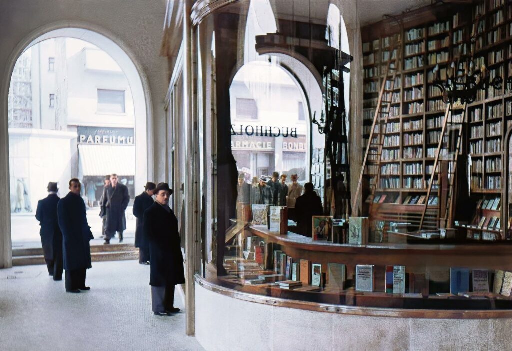 Bucuresti 1942, Libraria Buchholz - Calea Victoriei 45 [foto:Willy Pragher]
